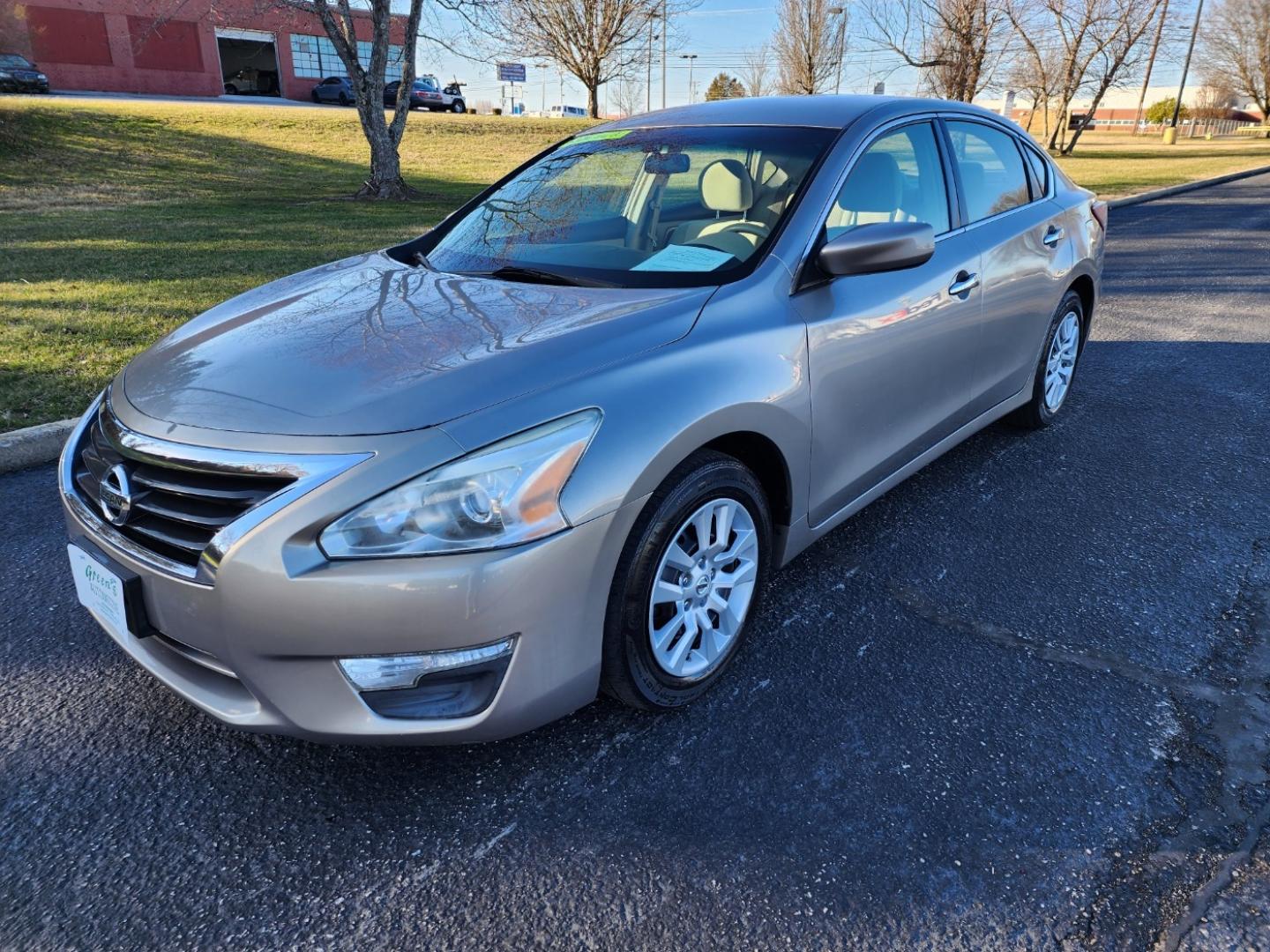 2013 Gold /BEIGE Nissan Altima 2.5 S (1N4AL3AP7DC) with an 2.5L L4 DOHC 16V engine, Automatic transmission, located at 1221 Madison St., Shelbyville, TN, 37160, (931) 680-9439, 0.000000, 0.000000 - Photo#0